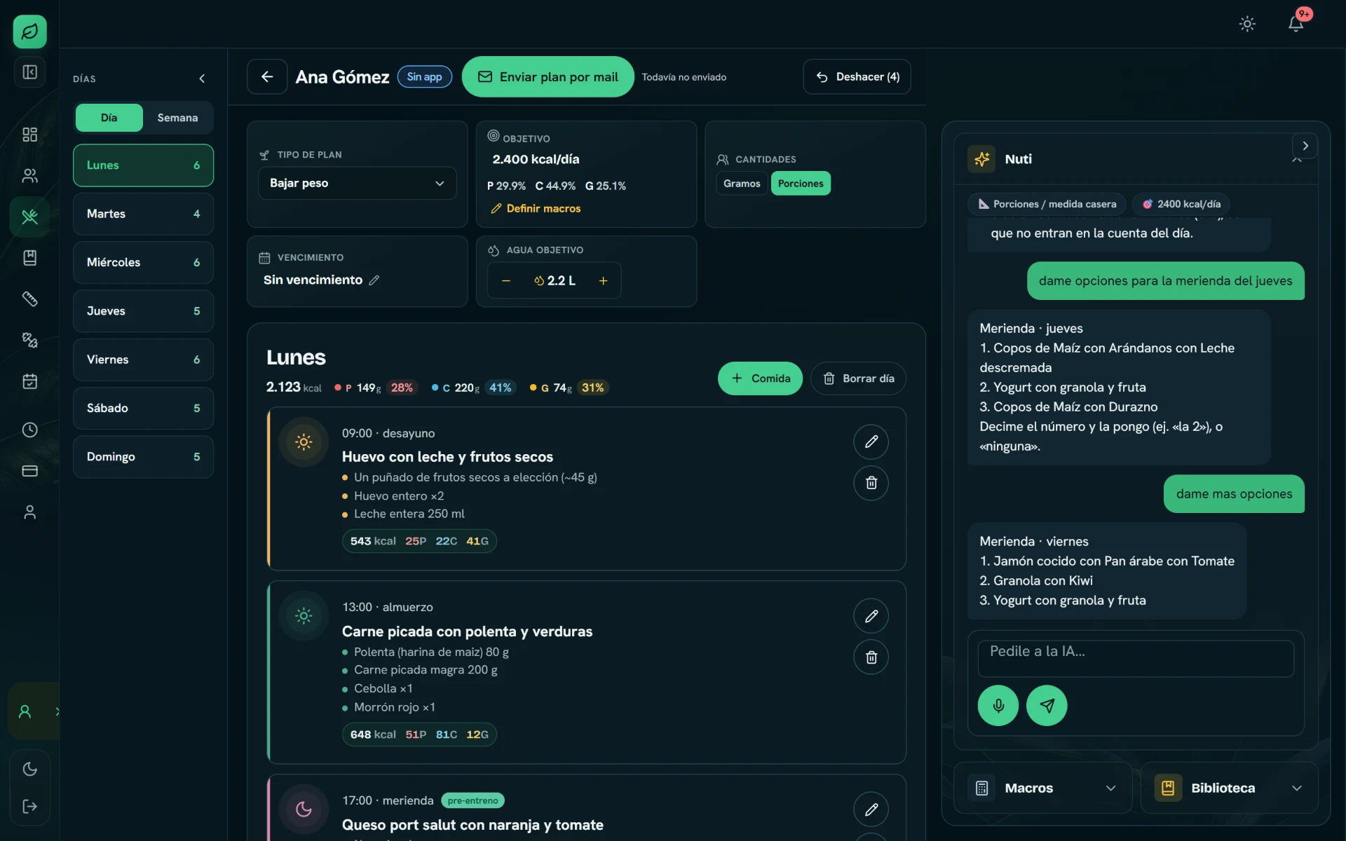 El chat de Nuti dentro del editor del plan, proponiendo opciones para la merienda